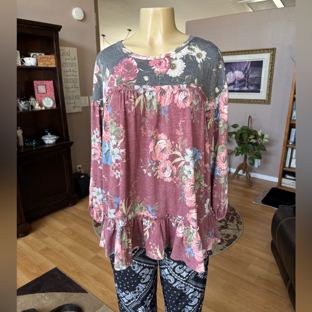 Kayla’s Armoire pink & gray floral long sleeve blouse-size L